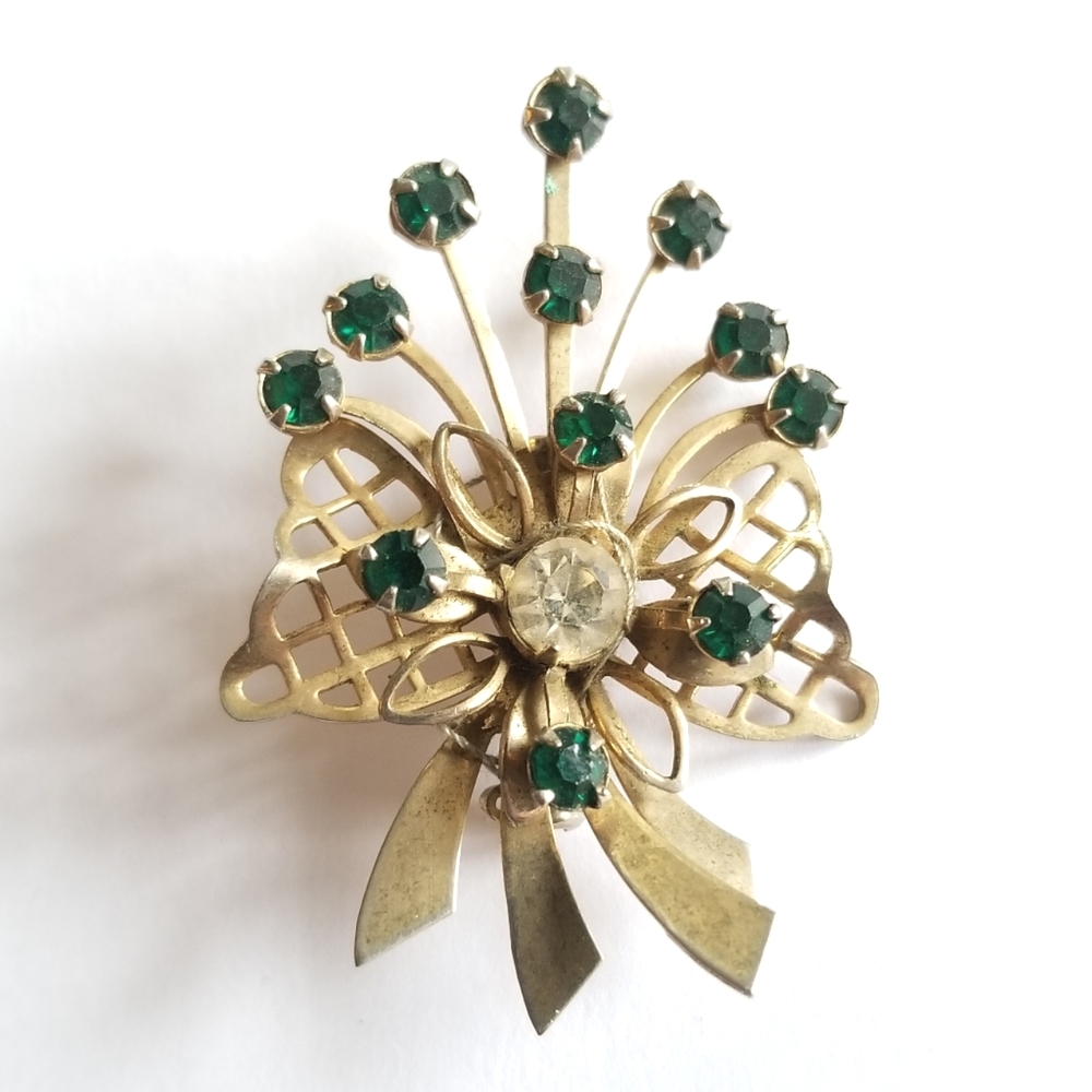 Vintage rhinestone brooch green clear pale gold tone pin
